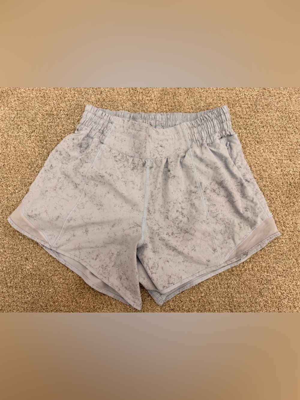 lululemon Sz 6 hotty hot 4”